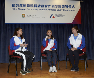 HKU students from the Bachelor of Business Administration in Accounting and Finance, Rainbow Ip (Swimming) (1st right) and the Bachelor of Social Sciences in Psychology, Chu Ka-mong (Fencing) (Middle), shared their experience on how to maintain a balance between the study and sports training.